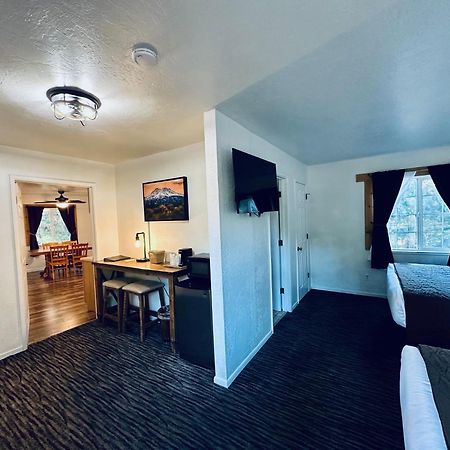 Shasta Inn Маунт-Шаста Экстерьер фото